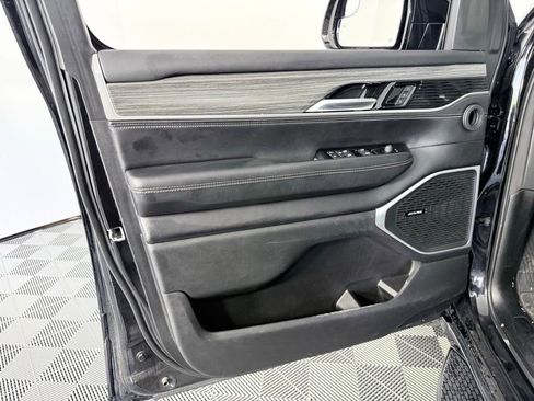 Used 2024 Jeep Wagoneer Series II w/ Flexible Seating Group image 9