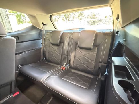 Used 2025 Volkswagen Atlas SE AWD/4WD image 30