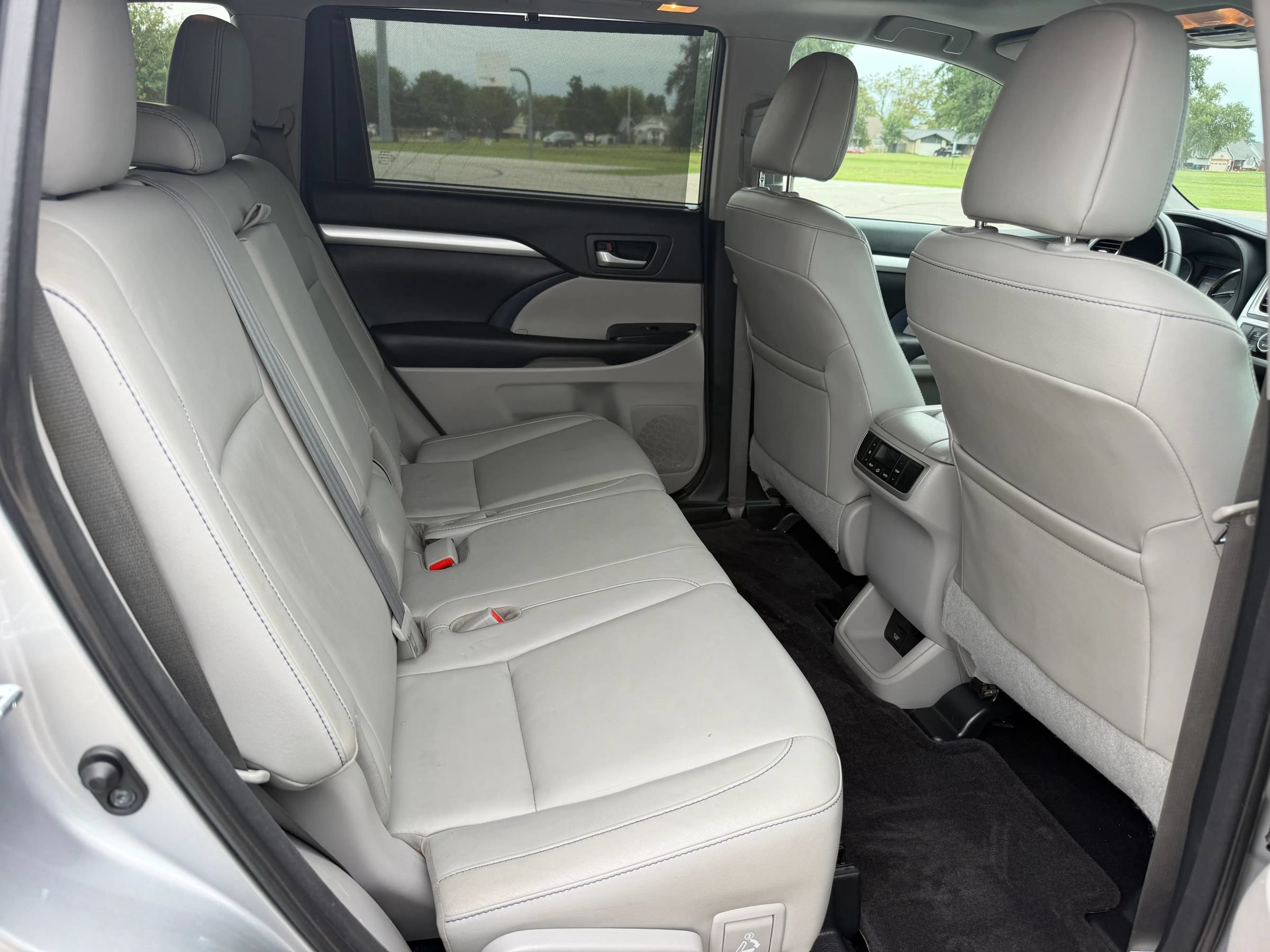 Used 2016 Toyota Highlander XLE FWD image 26