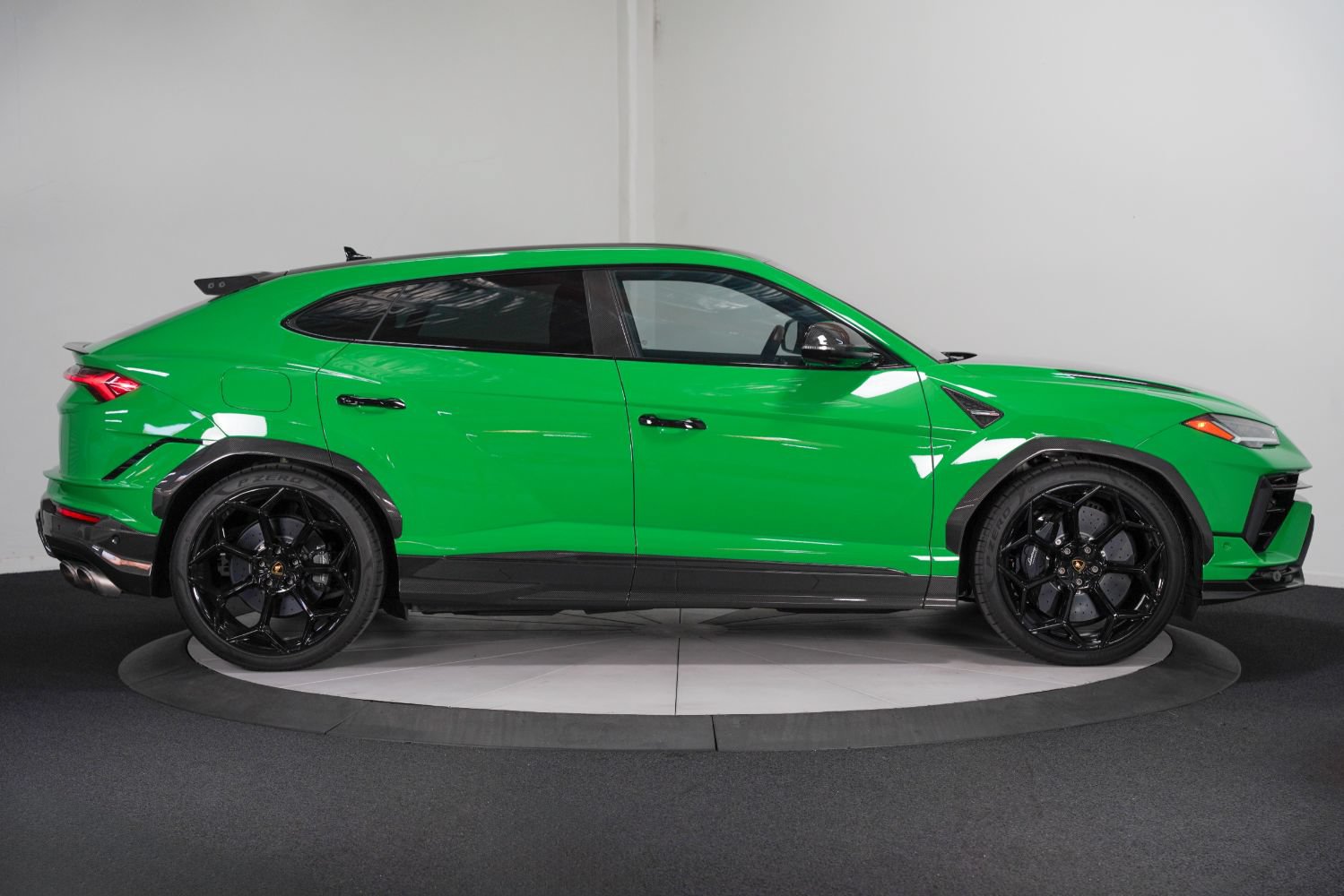 Used 2023 Lamborghini Urus Performante AWD/4WD image 9