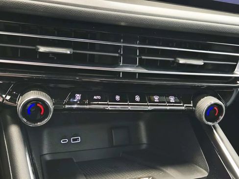 New 2026 Chevrolet Traverse LT image 24