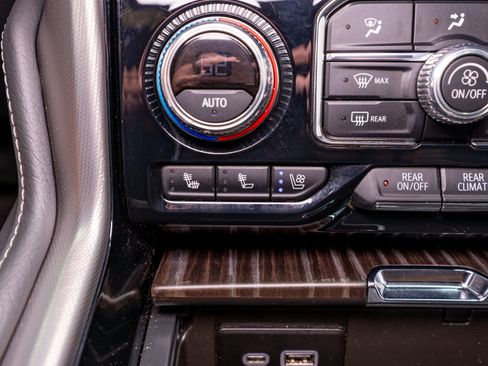 Used 2024 GMC Yukon XL Denali w/ Advanced Technology Package AWD/4WD image 24