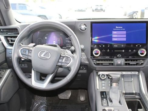 Certified 2025 Lexus GX 550 w/ Accessory Package (32) AWD/4WD image 14