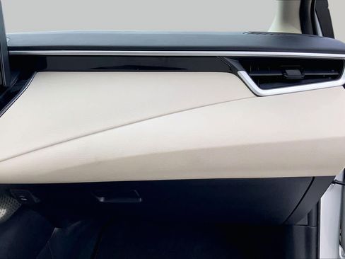 Used 2025 Toyota Corolla LE FWD image 18