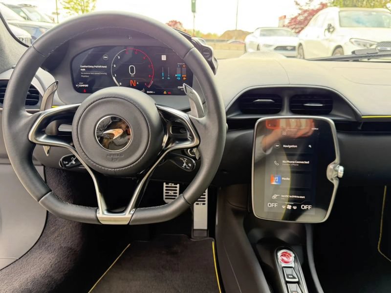 Used 2023 McLaren Artura RWD image 16