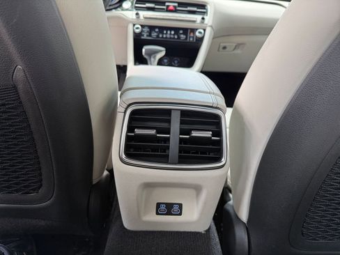 Used 2025 Genesis G70 2.5T AWD/4WD image 23