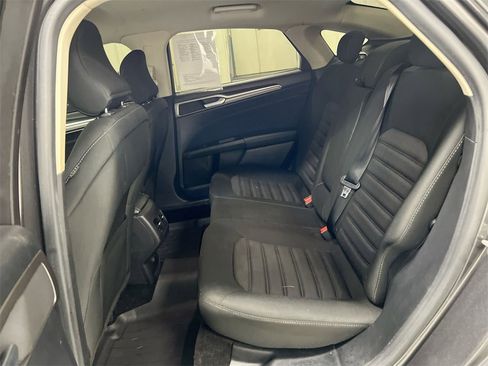 Used 2018 Ford Fusion SE w/ Fusion SE Technology Package image 21