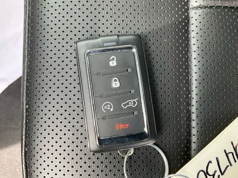 Used 2023 Jeep Grand Cherokee L Limited w/ Luxury Tech Group II image 29