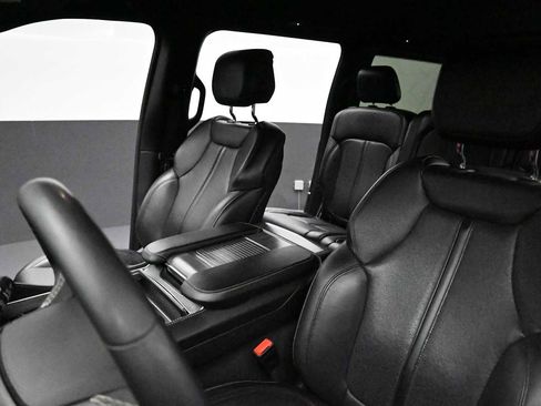 Used 2024 Jeep Wagoneer L Series II w/ Flexible Seating Group AWD/4WD image 11