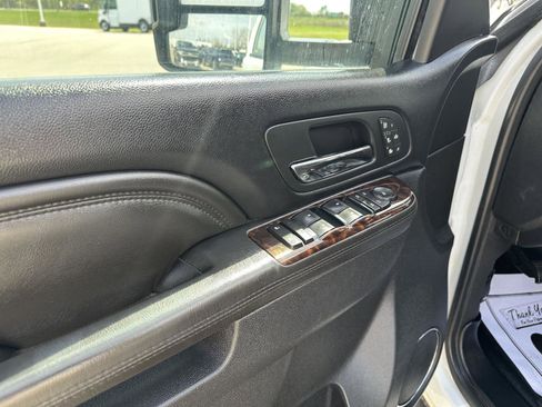 Used 2011 GMC Sierra 2500 Denali w/ Suspension Package, Off-Road AWD/4WD image 15