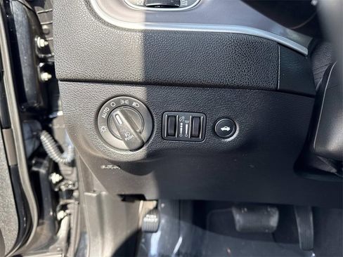 Used 2022 Dodge Charger SXT w/ Driver Convenience Group image 11