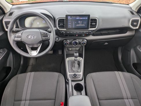 Used 2024 Hyundai Venue SEL FWD image 15