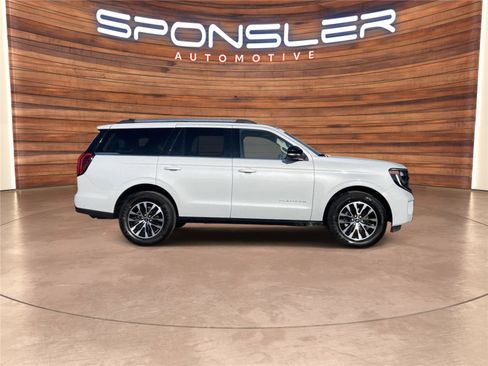 Used 2025 Ford Expedition Platinum image 5