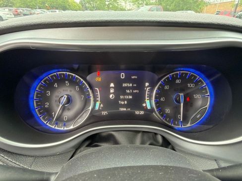 Used 2020 Chrysler Pacifica Limited w/ Advanced Safetytec Group FWD image 17