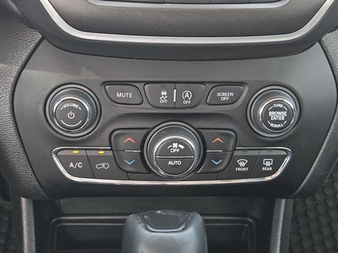 Used 2022 Jeep Cherokee Trailhawk w/ Sound & Nav Group AWD/4WD image 16