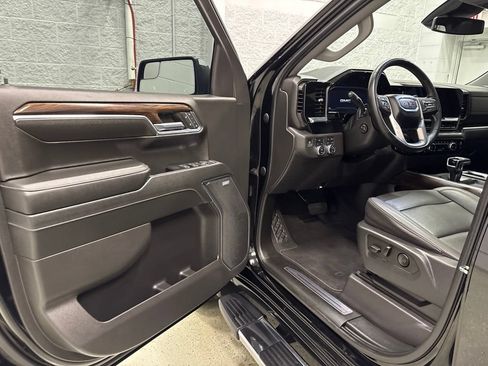 Used 2024 GMC Sierra 1500 SLT w/ SLT Convenience Package AWD/4WD image 15