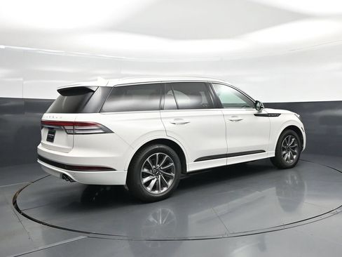 Used 2020 Lincoln Aviator Grand Touring w/ Elements Package Plus AWD/4WD image 26