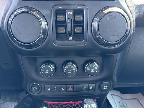 Used 2017 Jeep Wrangler Unlimited Rubicon w/ Quick Order Package 24Z Recon image 22