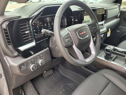 New 2026 GMC Sierra 1500 SLT image 10