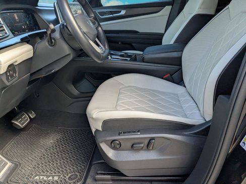 Used 2024 Volkswagen Atlas Cross Sport SEL Premium R-Line image 5