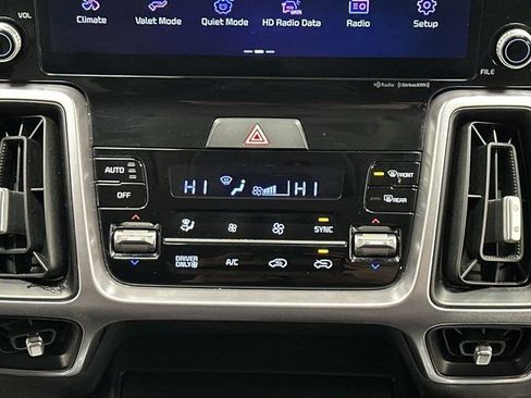 Used 2023 Kia Sorento EX image 15