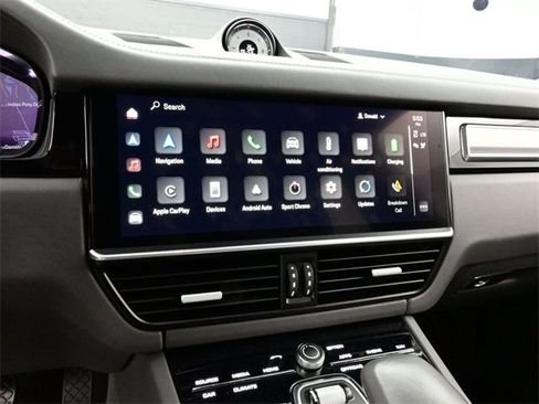 Used 2022 Porsche Cayenne Platinum Edition image 10