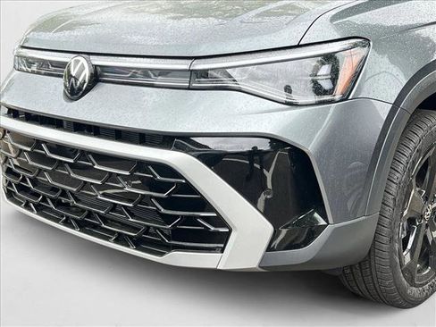 New 2025 Volkswagen Taos SEL image 17