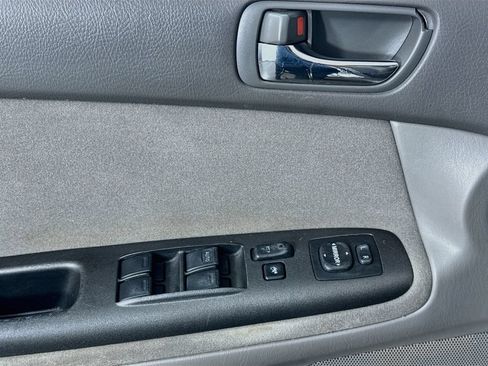 Used 2005 Toyota Camry FWD image 20