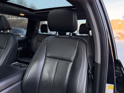 Used 2017 Ford F250 Lariat w/ Chrome Package image 5