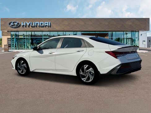 New 2025 Hyundai Elantra SEL FWD image 4