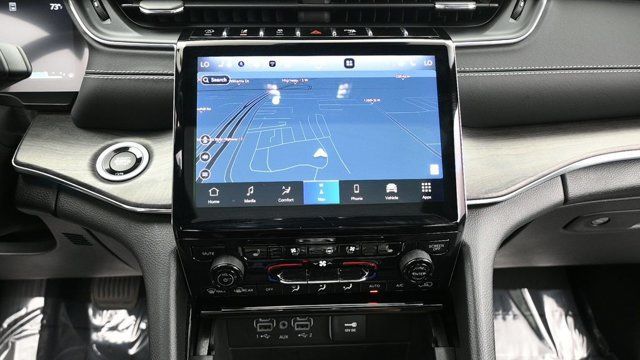 Used 2023 Jeep Grand Cherokee Overland AWD/4WD image 8