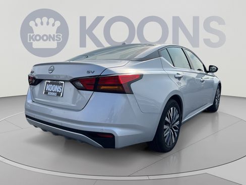 Used 2024 Nissan Altima 2.5 SV FWD image 7