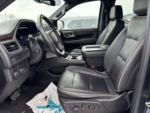 Used 2023 Chevrolet Suburban Premier image 7