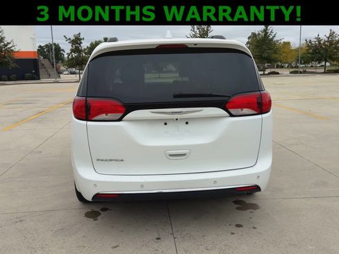 Used 2017 Chrysler Pacifica Touring-L w/ Tire & Wheel Group image 7