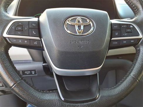 Used 2024 Toyota Sienna XLE image 15