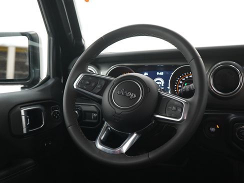 Used 2023 Jeep Wrangler Unlimited Sahara AWD/4WD image 15