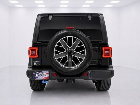 Used 2023 Jeep Wrangler Unlimited Sahara w/ Cold Weather Group AWD/4WD image 12