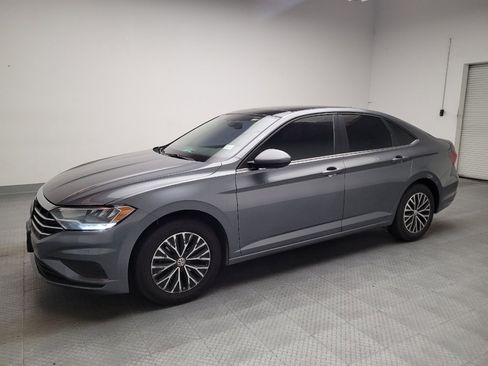 Used 2019 Volkswagen Jetta SE FWD image 2