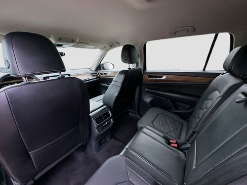 Used 2024 Volkswagen Atlas SE image 23