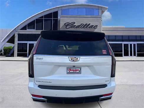 Used 2022 Cadillac Escalade Luxury image 5