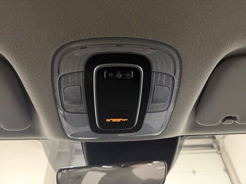 Used 2021 Hyundai Elantra SE image 17