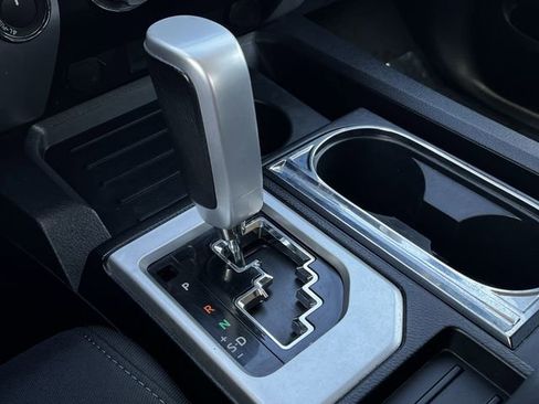 Used 2019 Toyota Tundra SR5 w/ SR5 Upgrade Package AWD/4WD image 17