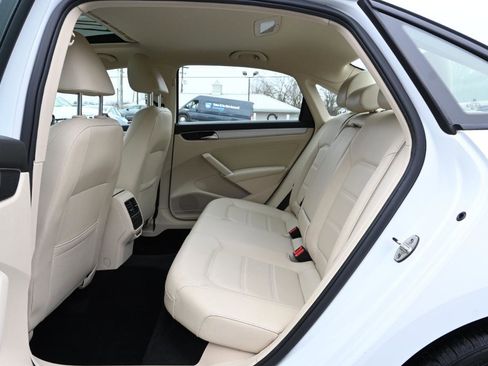 Used 2019 Volkswagen Passat 2.0T Wolfsburg w/ Wheels & Sunroof Package image 17