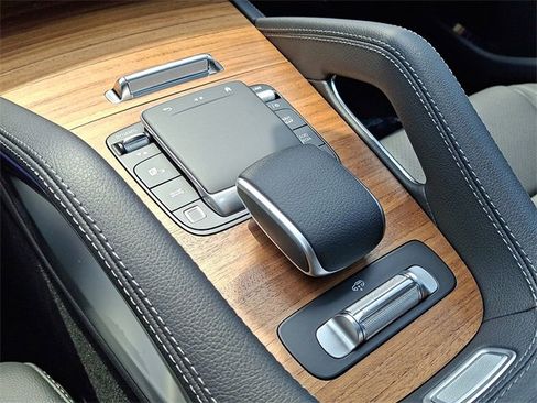 Used 2025 Mercedes-Benz GLS 450 4MATIC image 15