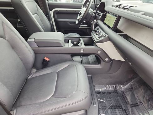 Used 2024 Land Rover Defender 110 S image 3