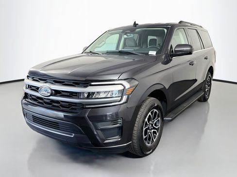 Used 2024 Ford Expedition XLT RWD image 4