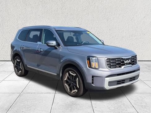 Used 2024 Kia Telluride S w/ S Sunroof Package FWD image 1