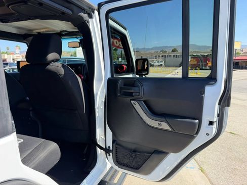 Used 2015 Jeep Wrangler Unlimited Sport w/ Quick Order Package 24S AWD/4WD image 18
