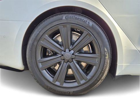 Used 2021 Tesla Model S Plaid image 7