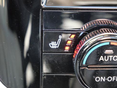 Used 2025 Nissan Rogue SL w/ Tech Package image 30